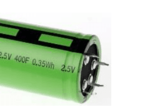Photographie d'un supercondensateur cylindrique vert, sur lequel sont imprimées les indications 2,5 V, 400 F et 0,35 Wh.